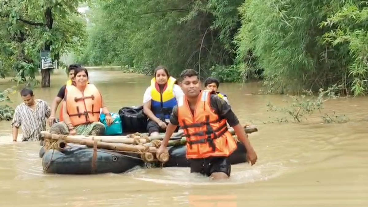 बलौदाबाजार में बारिश का कहर: महानदी में बाढ़ से रिसॉर्ट में फंसे 24 लोगों का सफल रेस्क्यू