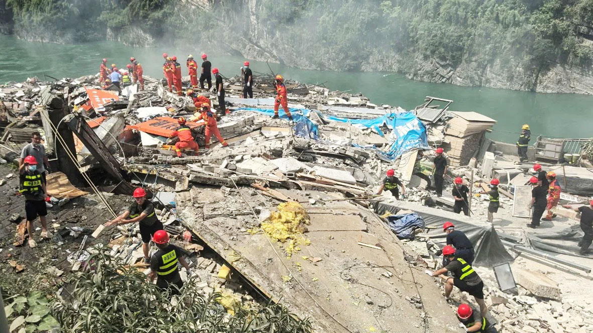 चोंगकिंग में भीषण भूस्खलन से तबाही, 1100 से ज्यादा लोगों को बचाया गया
