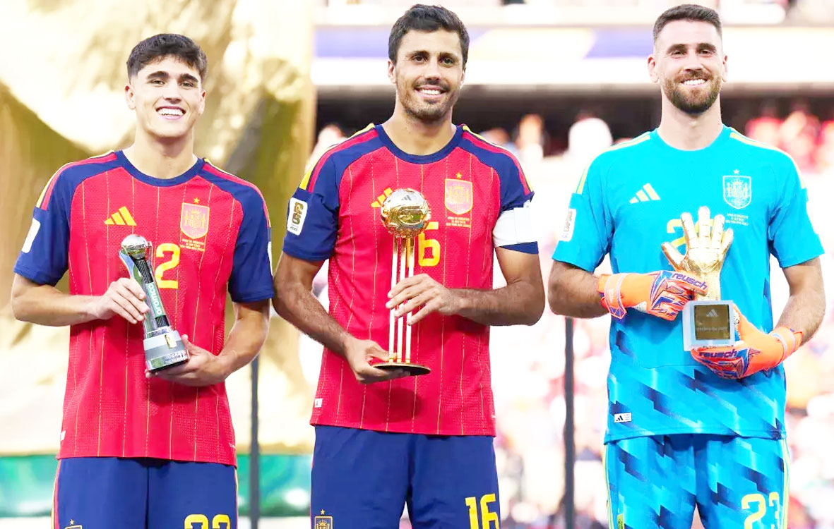 कुबारसी ने FIFA यंग प्लेयर अवॉर्ड जीता, साइमन को गोल्डन ग्लव मिला