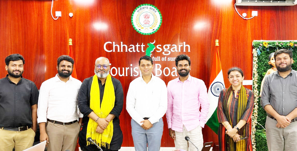‘भारत भाग्य विधाता‘ फिल्म के लेखक-निर्देशक तथा फिल्म निर्माता की विवेक आचार्य से मुलाकात