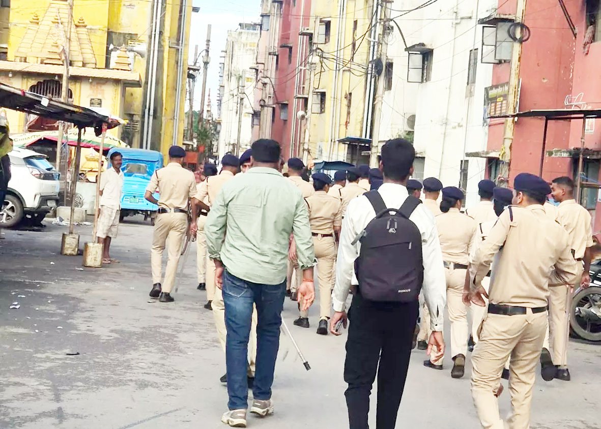 बीएसयूपी कॉलोनियों से 8 संदिग्ध गिरफ्तार, 350 मकानों की हुई जांच