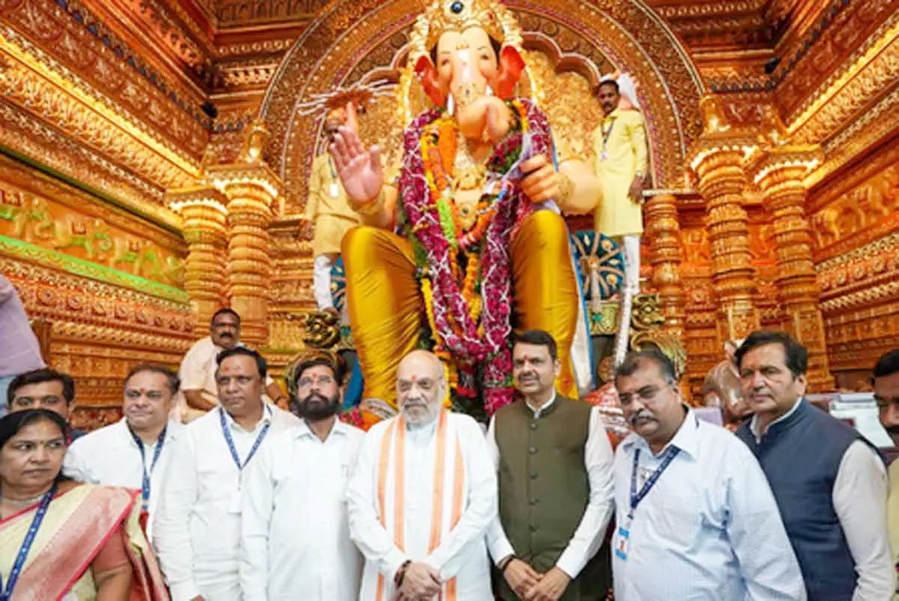 केंद्रीय गृहमंत्री अमित शाह ने मुंबई में लालबाग के राजा के दर्शन किए