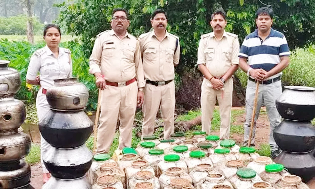आबकारी विभाग ने अवैध शराब के निर्माण, भंडारण और विक्रय पर की बड़ी कार्रवाई