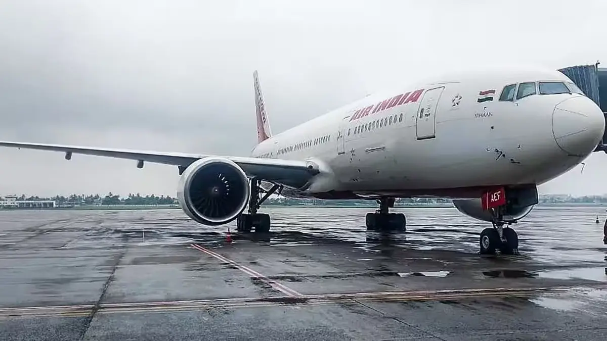 लैंडिंग के दौरान बड़ा खतरा! Air India विमान से टकराया पक्षी, सभी यात्री सुरक्षित