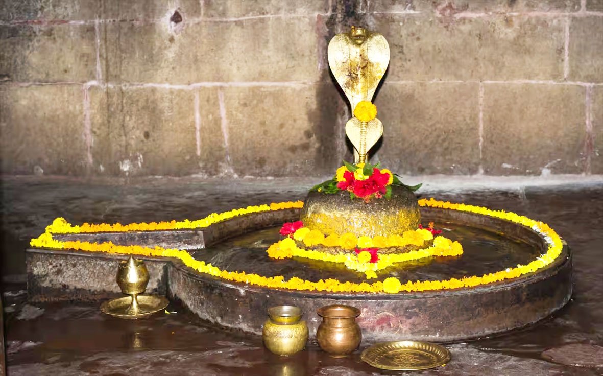 सावन में कालसर्प दोष की शांति के लिए शिव पूजा के 5 आसान उपाय