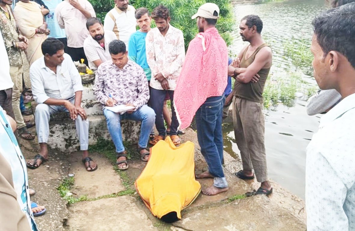 पिपरहा तालाब में तैरता मिला युवक का शव, 3 दिन से था लापता