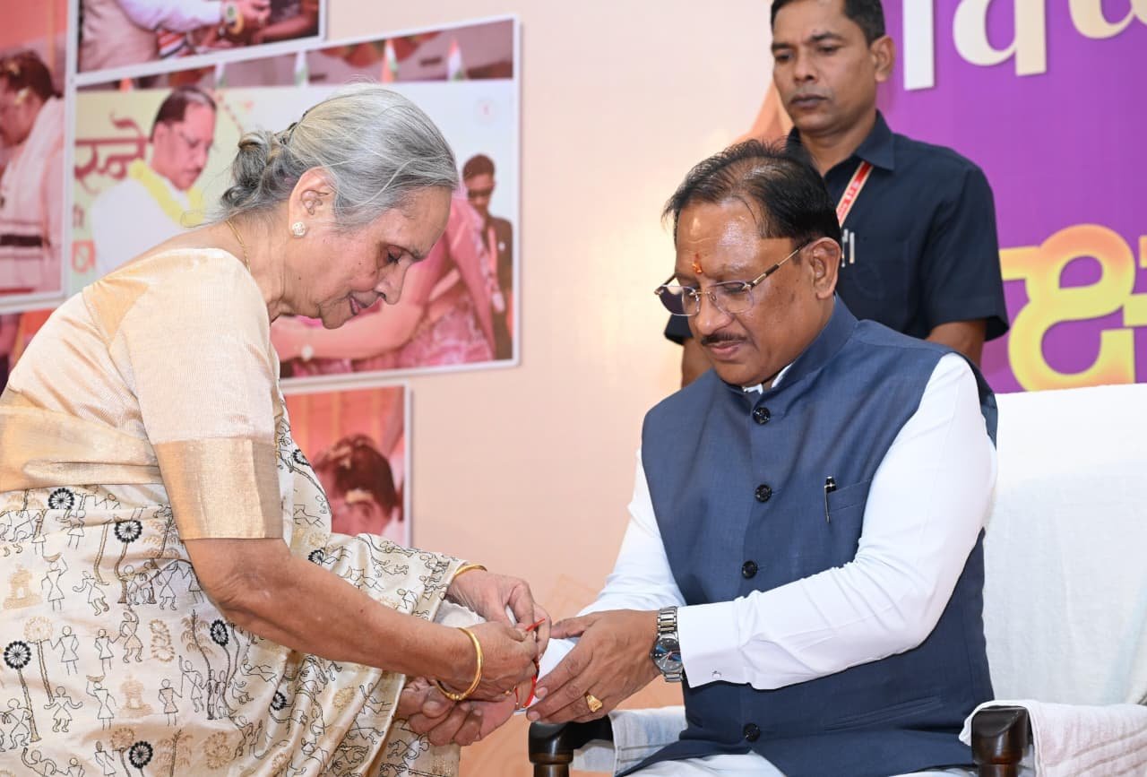 रक्षाबंधन पर CM साय को बहनों ने बांधी राखी: बोले- आपका स्नेह और आशीर्वाद मेरे लिए अनमोल