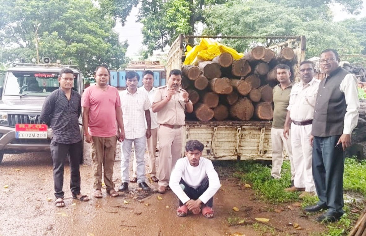 रात्रि गश्ती में अवैध सागौन से लदा पिकअप वाहन जब्त