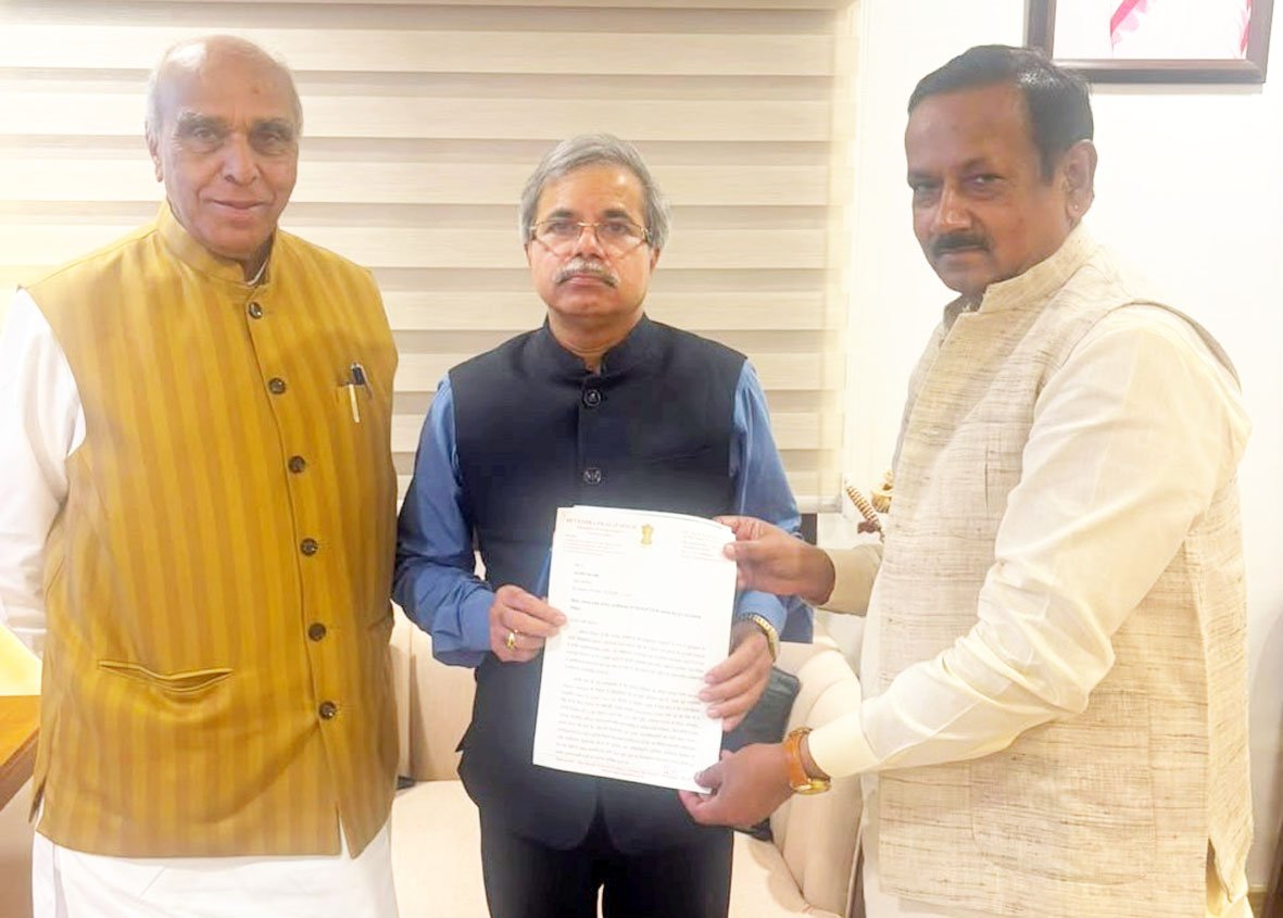 रायगढ़ स्टेशन पर 8 प्रमुख ट्रेनों के ठहराव की मांग