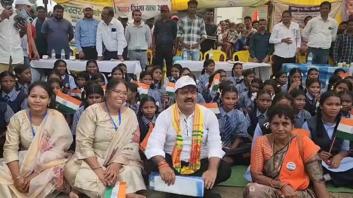 विजय शर्मा ने एर्राबोर से फहराया बदलाव का तिरंगा, बस्तर में निकली भव्य तिरंगा यात्रा