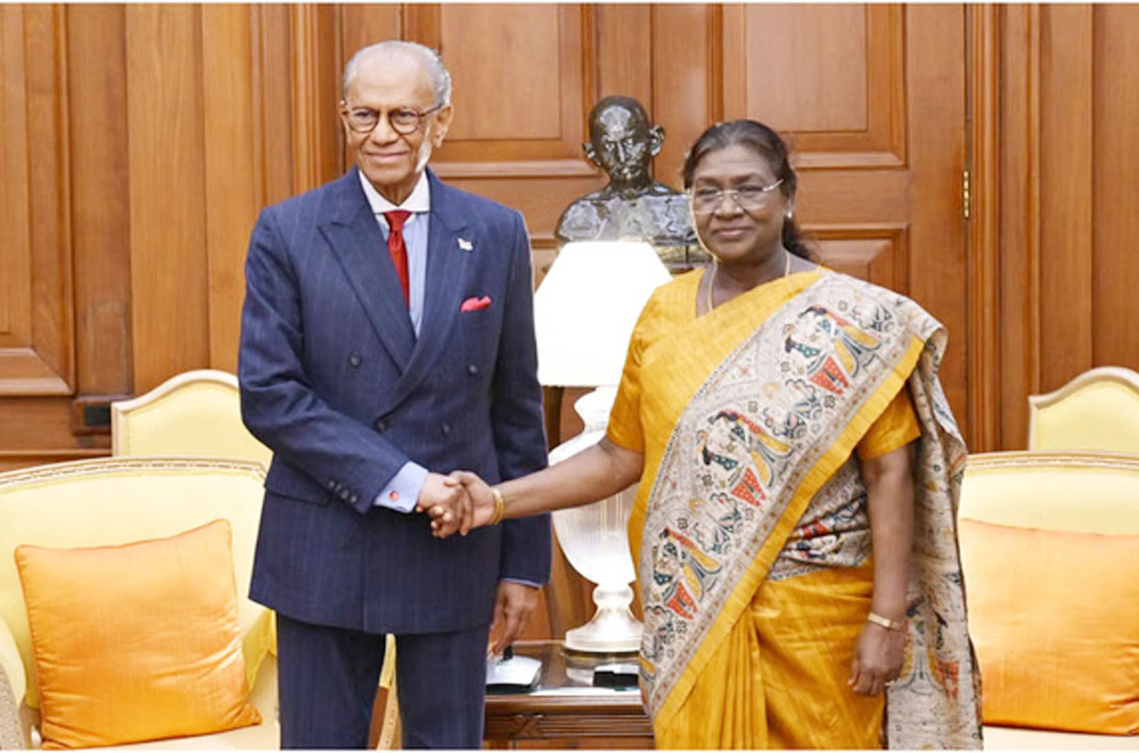 मॉरीशस के पीएम ने राष्ट्रपति द्रौपदी मुर्मू से की मुलाकात