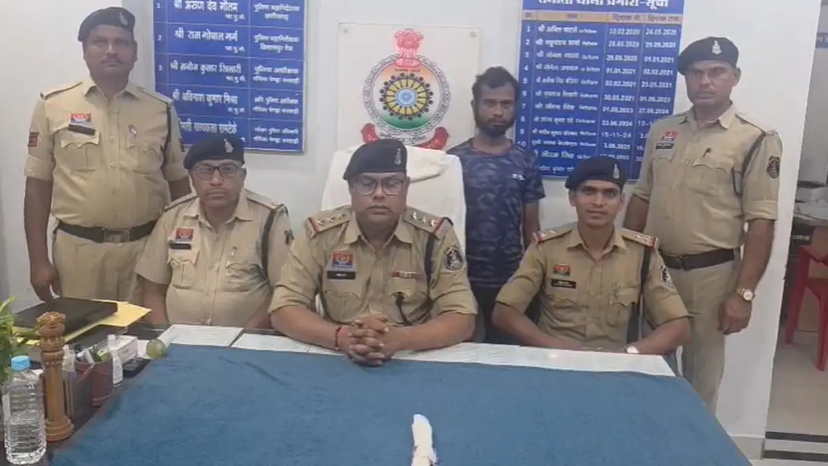आधी रात पत्नी को दूसरे युवक के साथ देखा, पीछा कर पहुंचा पति; विवाद के बाद हुई हत्या