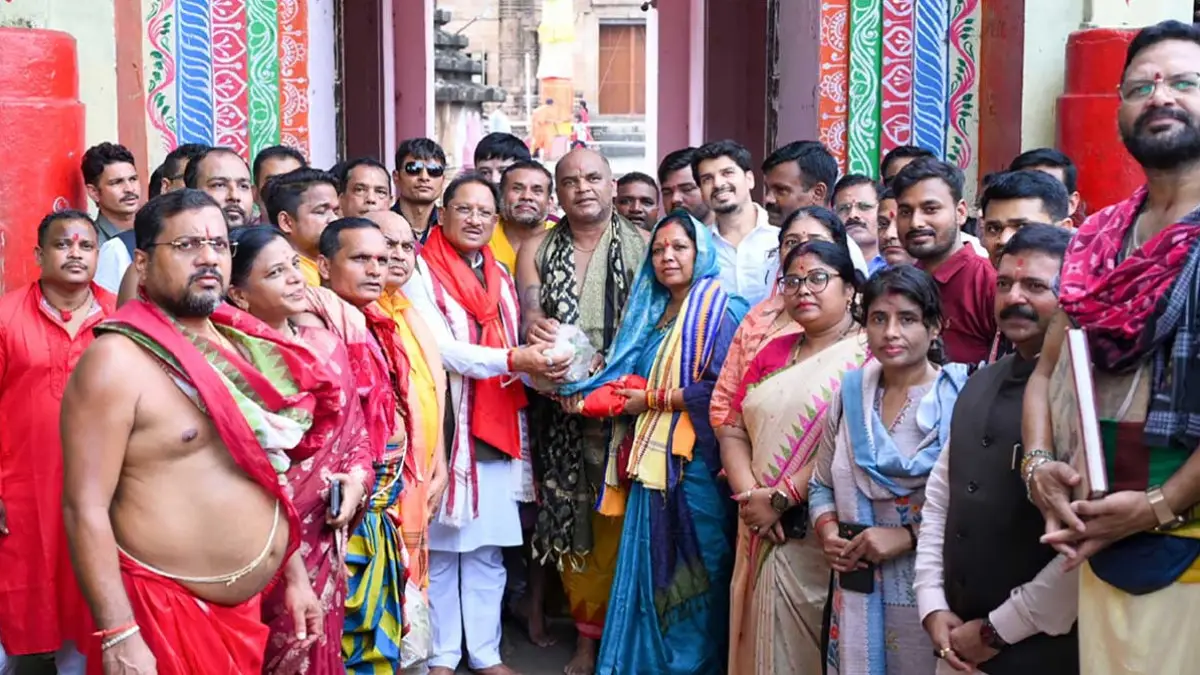 CM विष्णु देव साय ने लिंगराज मंदिर में किए दर्शन, प्रदेश की सुख-समृद्धि के लिए मांगा आशीर्वाद