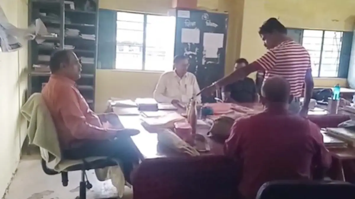 बिलासपुर के स्कूल में शिक्षक-प्राचार्य भिड़े, बहस और धमकी का Video वायरल; थाने में शिकायत