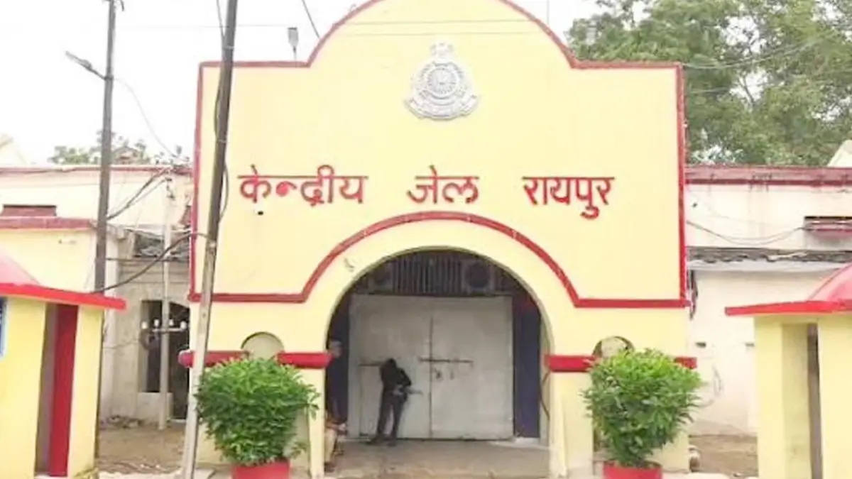 मंगौड़ी सेंटर या नशे का अड्डा? जेल के बाहर गांजा, नशीली गोलियां और हजारों की नकदी बरामद