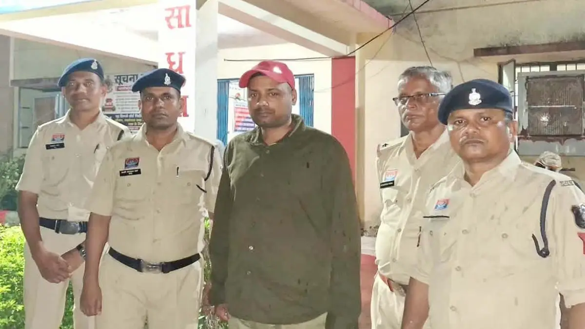 ACB अधिकारी बनकर घर में घुसे, गोली मारने की धमकी दी; फरार आरोपी गिरफ्तार