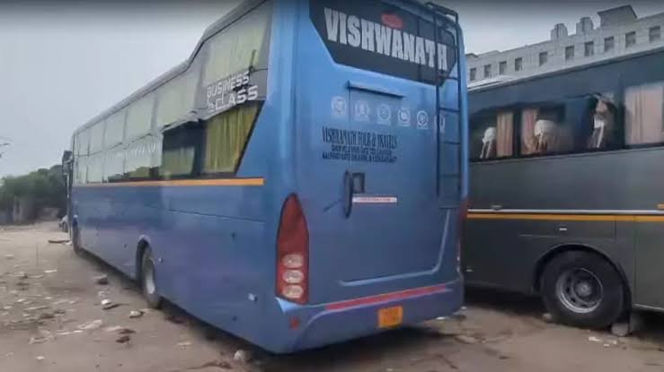 स्लीपर बस में नाबालिग छात्रा से कथित गैंगरेप, दिल्ली में मचा हड़कंप