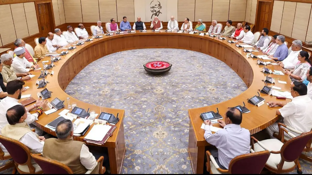 मोदी कैबिनेट में बड़ा फेरबदल! 17 नए चेहरों की हो सकती है एंट्री