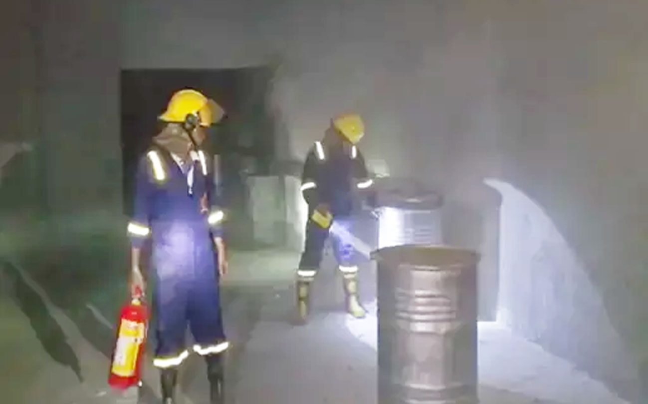 एल्युमिनियम फैक्ट्री में लगी आग, आसपास की बस्तियों में मचा हड़कंप