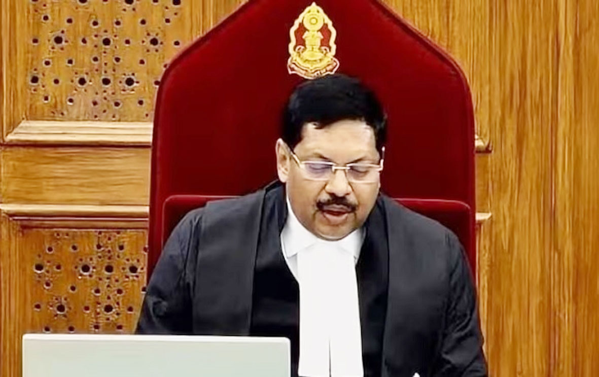 CJI बीआर गवई पर जूता फेंकने की कोशिश, सुनवाई के दौरान की घटना