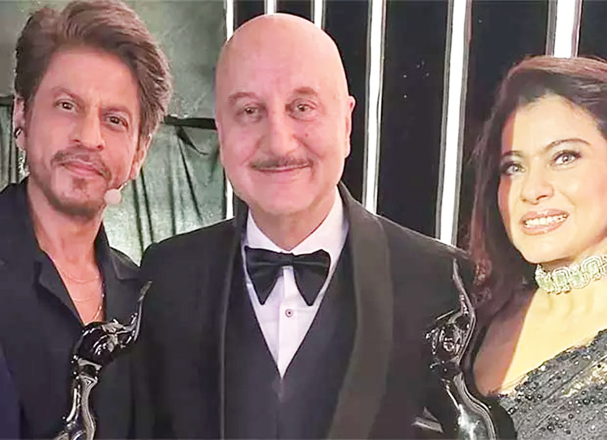 अनुपम खेर ने Filmfare में शाहरुख खान और काजोल के साथ दोबारा काम करने पर जताई खुशी