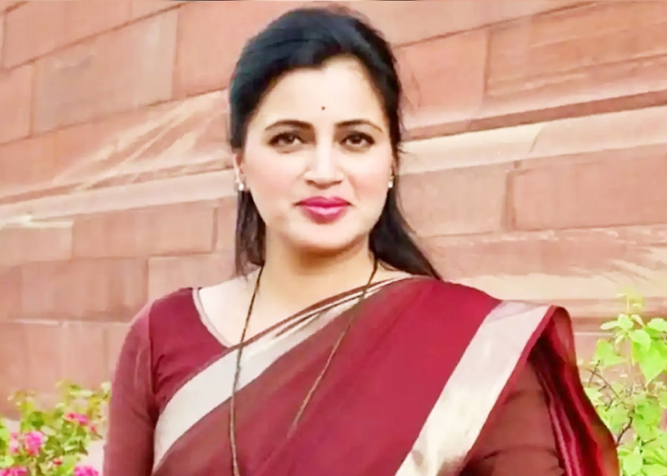 बीजेपी नेत्री को गैंगरेप की मिली धमकी, नवनीत राणा के पास आया स्पीड पोस्ट