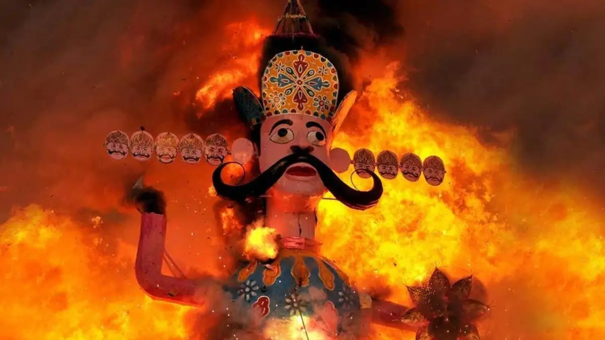  Dussehra 2026: रावण दहन की राख घर लाना शुभ या अशुभ? जानें धार्मिक मान्यता