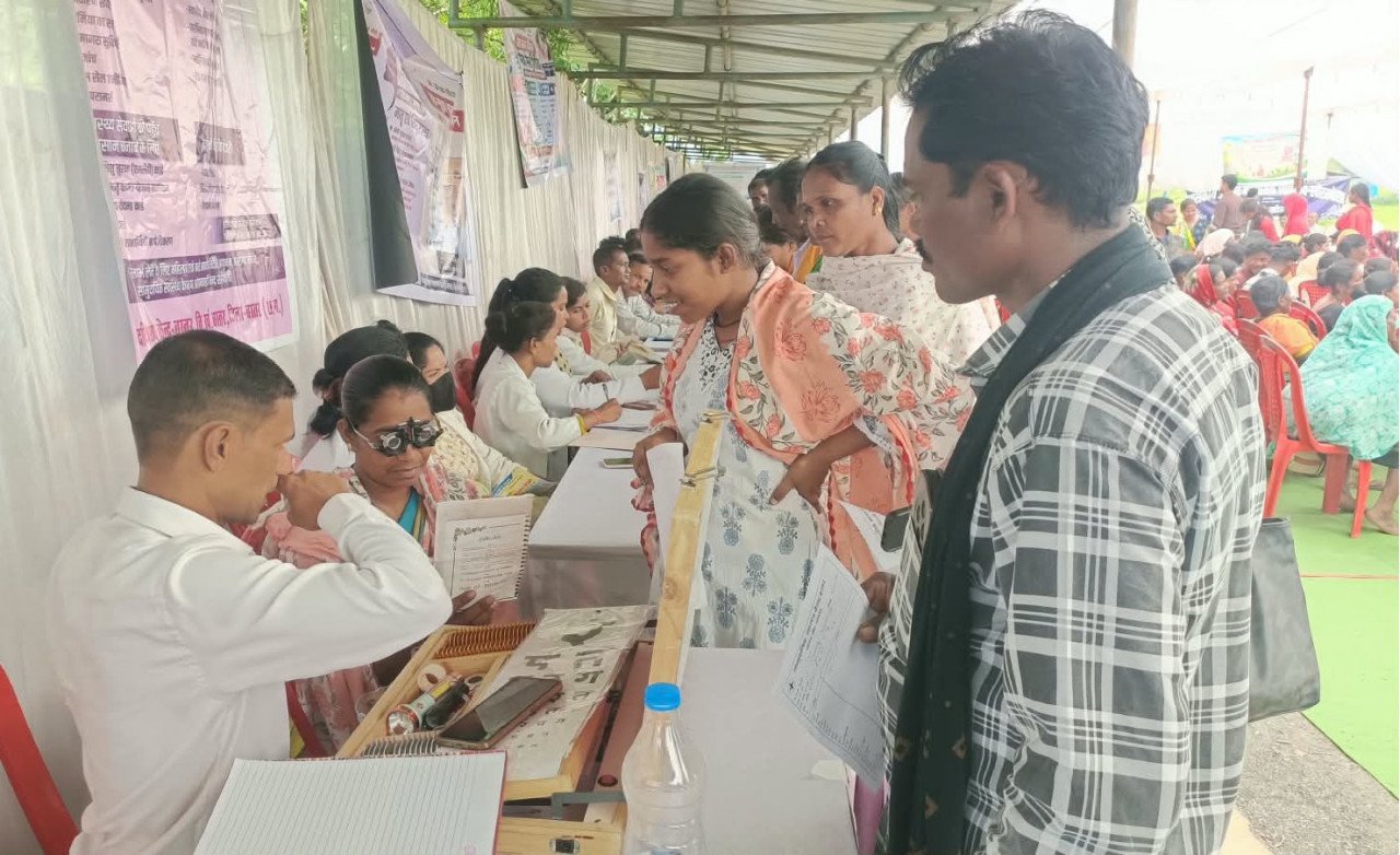 खोरखोसा में ग्रामीणों को मिली बड़ी सौगात, आवास की चाबी से लेकर आयुष्मान कार्ड तक बांटे गए