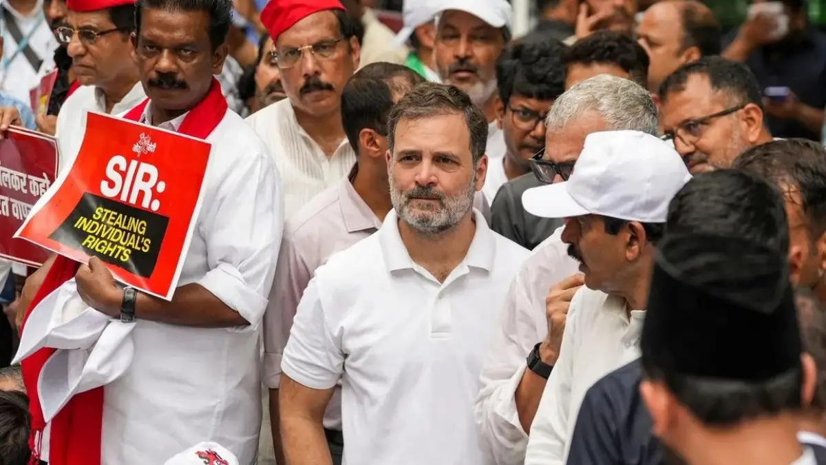 Delhi Protest Row: राहुल गांधी के प्रदर्शन पर सरकार का बड़ा आरोप, महिला पुलिसकर्मियों से बदसलूकी का दावा
