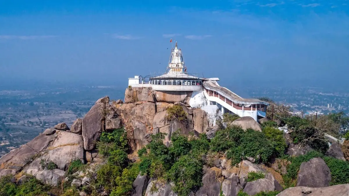डोंगरगढ़ में नवरात्रि की तैयारियां तेज, मां बमलेश्वरी मंदिर में बैठक