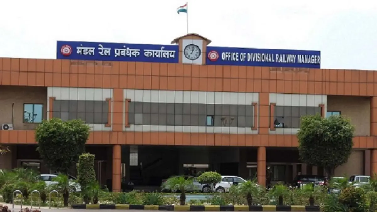 रेल यात्रियों की सुरक्षा के लिए बड़ा कदम, रायपुर मंडल में ‘कवच’ सिस्टम हुआ सक्रिय