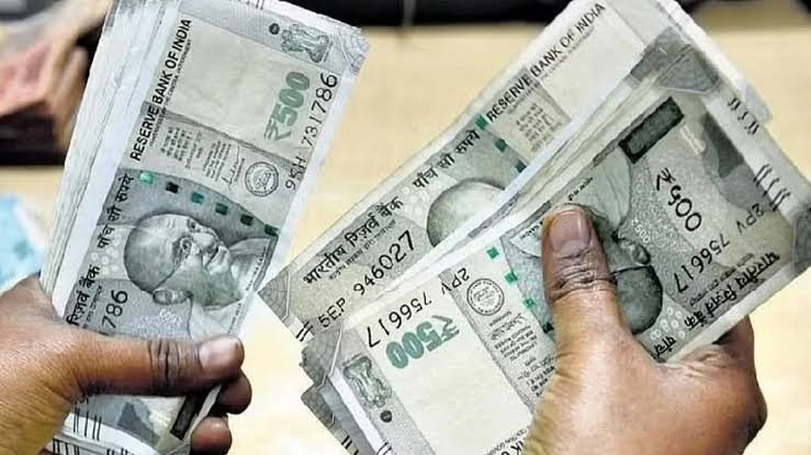 DA Hike 2026: केंद्रीय कर्मचारियों को दिवाली का तोहफा, DA में 3% की बढ़ोतरी; अब 63% हुआ महंगाई भत्ता