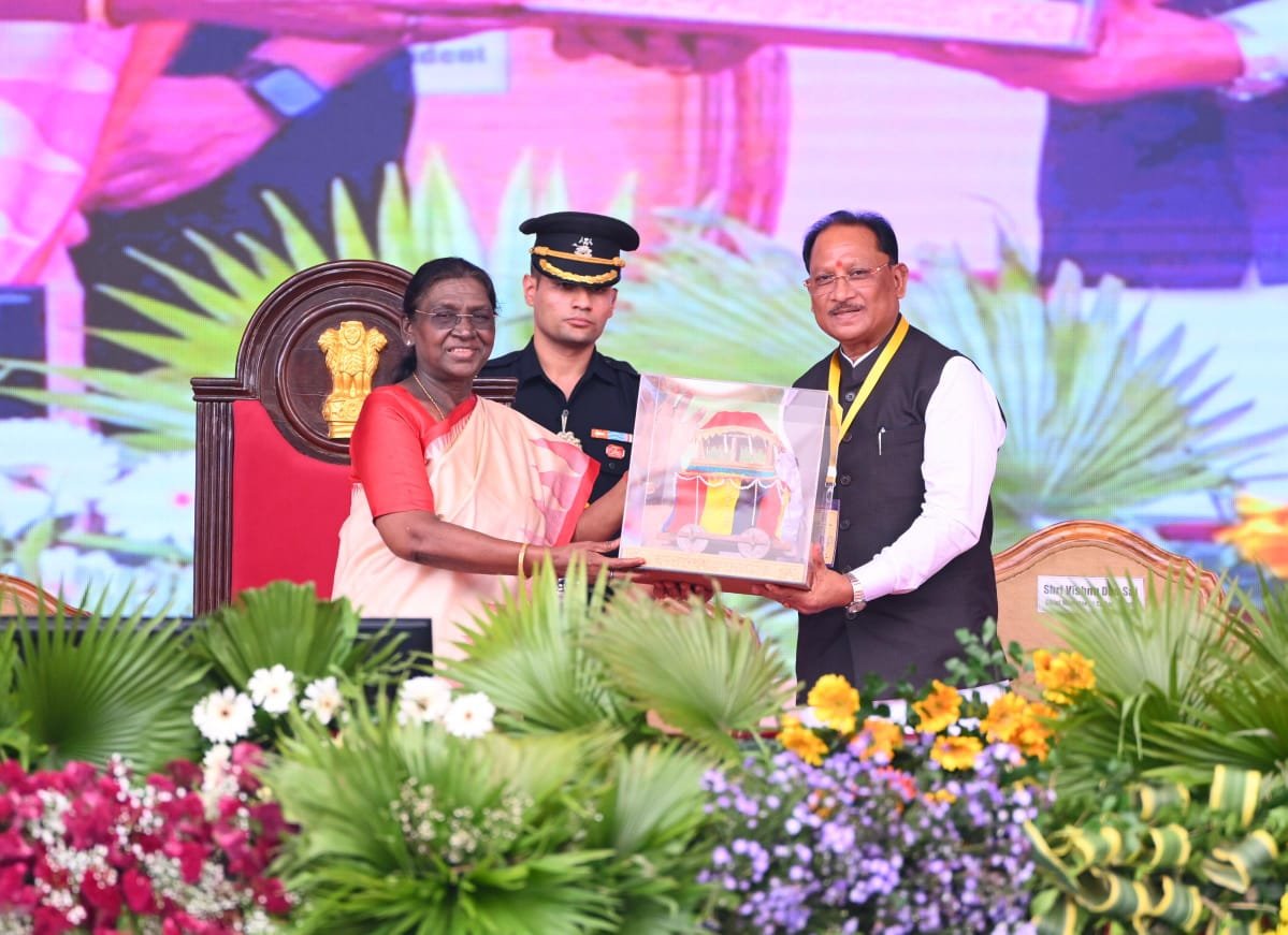 Bastar Dussehra 2026: बस्तर दशहरा में राष्ट्रपति मुर्मु का संबोधन, जनजातीय संस्कृति और मुरिया दरबार की परंपरा को सराहा