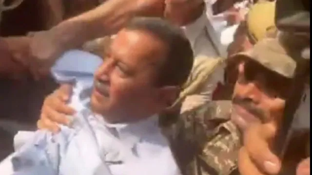 दिल्ली में CJP प्रदर्शन के दौरान बवाल, केजरीवाल पुलिस हिरासत में; पथराव में 6 पुलिसकर्मी घायल 