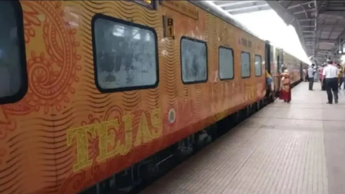 गाजीपुर में रेलवे की बड़ी लापरवाही? टूटी पटरी से गुजरी राजधानी, सुबह 6 बजे तक चला मरम्मत कार्य