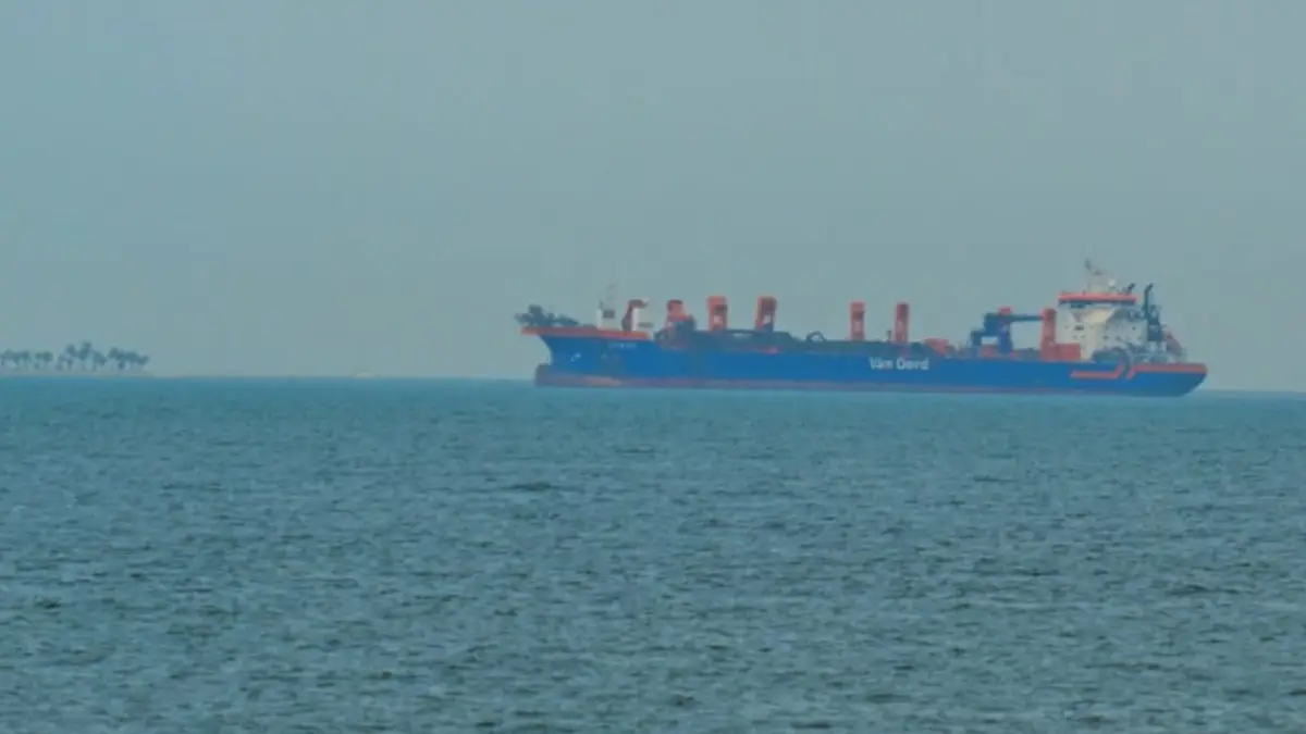 Hormuz Strait Attack: कुवैत के झंडे वाले टैंकर पर हमला, 21 भारतीय नाविकों की बची जान