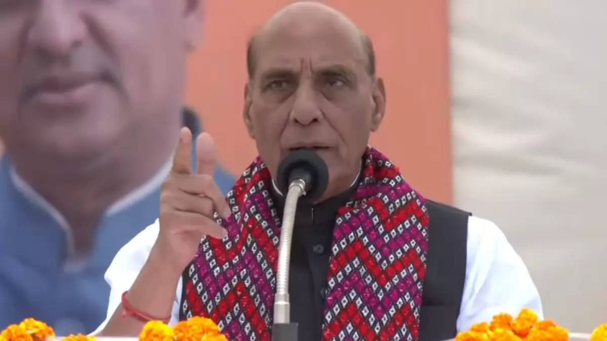 SIR विवाद के बीच राजनाथ सिंह का बड़ा हमला, राहुल गांधी को दी नसीहत