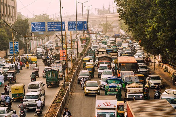 Delhi Traffic Alert: दुर्गा पूजा पर घर से निकलने से पहले जान लें ट्रैफिक एडवाइजरी