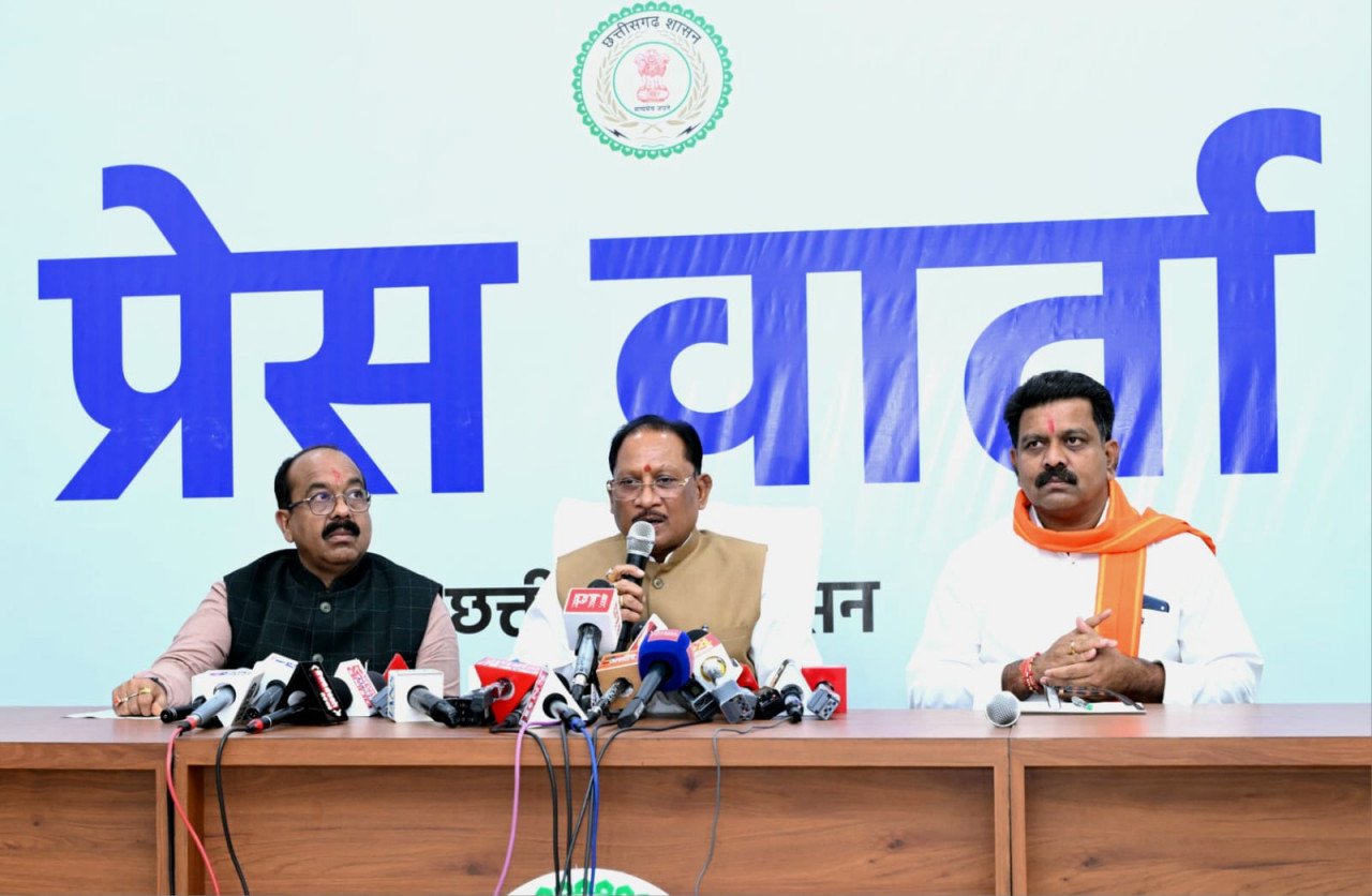  रायपुर में कैबिनेट बैठक के बाद CM साय और डिप्टी CM अरुण साव ने दी फैसलों की जानकारी