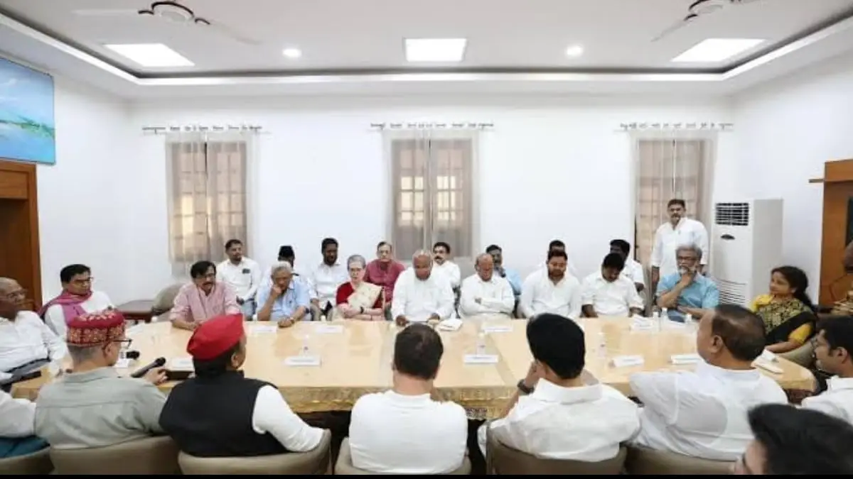राहुल गांधी के आवास पर विपक्षी नेताओं का जमावड़ा, बैठक के बाद होगी संयुक्त प्रेस कॉन्फ्रेंस