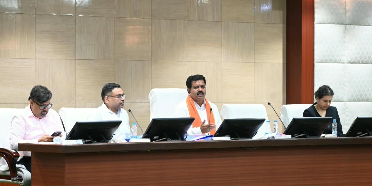 Chhattisgarh News: नशे के कारोबारियों पर कसेगा शिकंजा, विजय शर्मा ने दिए पूरे नेटवर्क को खत्म करने के निर्देश