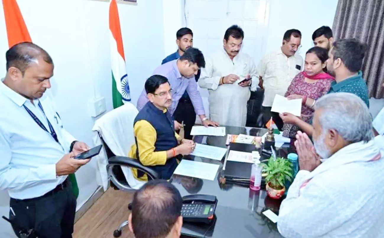 सांसद तोखन साहू ने बिलासपुर में लगाया जनदर्शन, नागरिकों की सुनीं समस्याएं