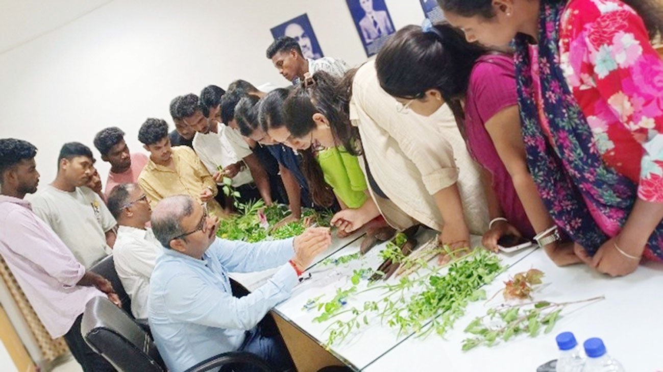 हरित कौशल विकास : आदिवासी युवाओं से जैव विविधता संरक्षण को नई दिशा