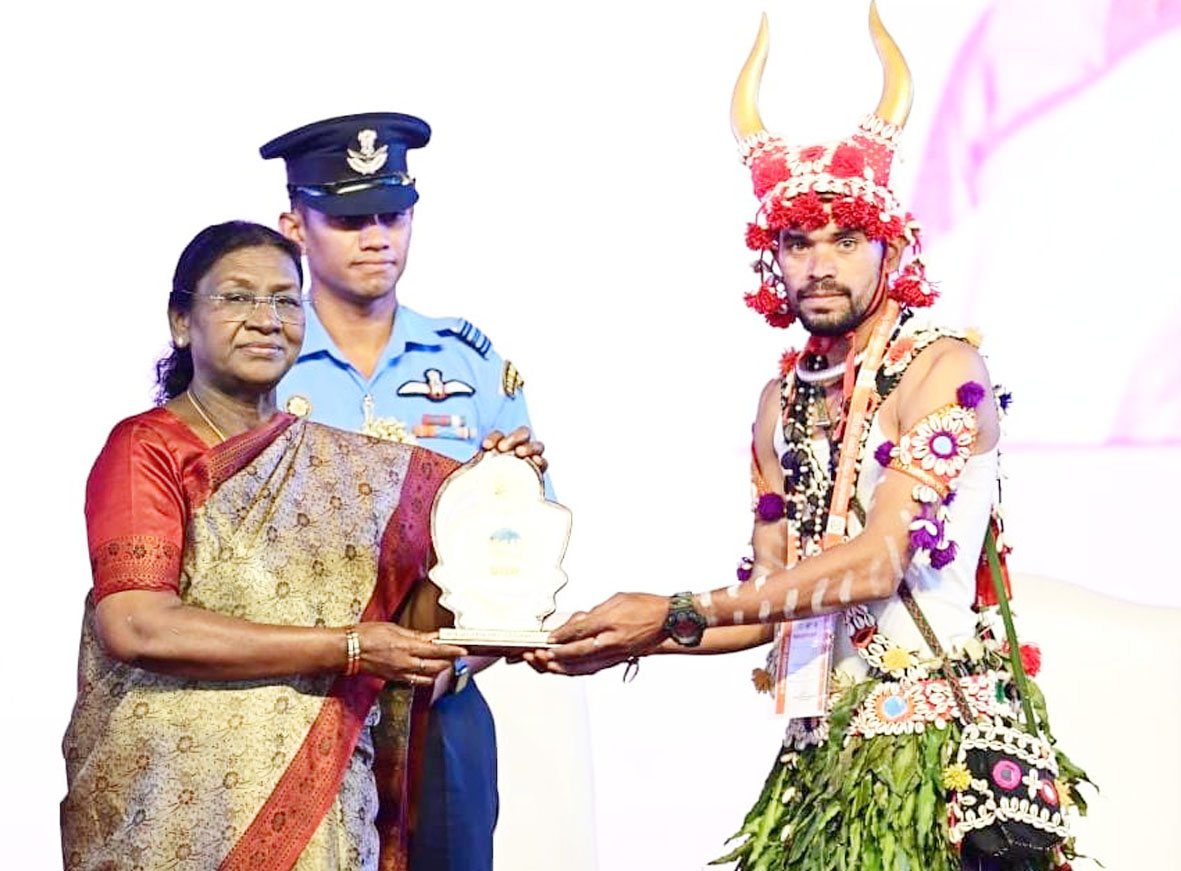 लोक कला महोत्सव में लिंगों घोटुल मांदरी नृत्य दल प्रथम कोण्डागांव जिले का बढ़ाया मान
