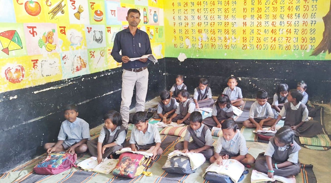 एकल शिक्षक से मिली राहत: सरपता प्राथमिक शाला में नए शिक्षक के आगमन से बदली शिक्षा की तस्वीर