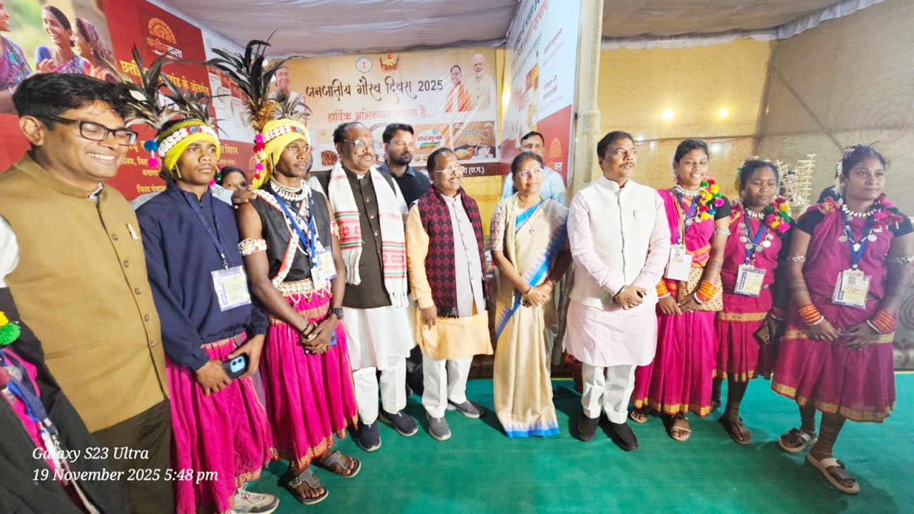 राष्ट्रपति श्रीमती द्रौपदी मुर्मू ने जशक्राफ्ट के उत्पादों की सराहना