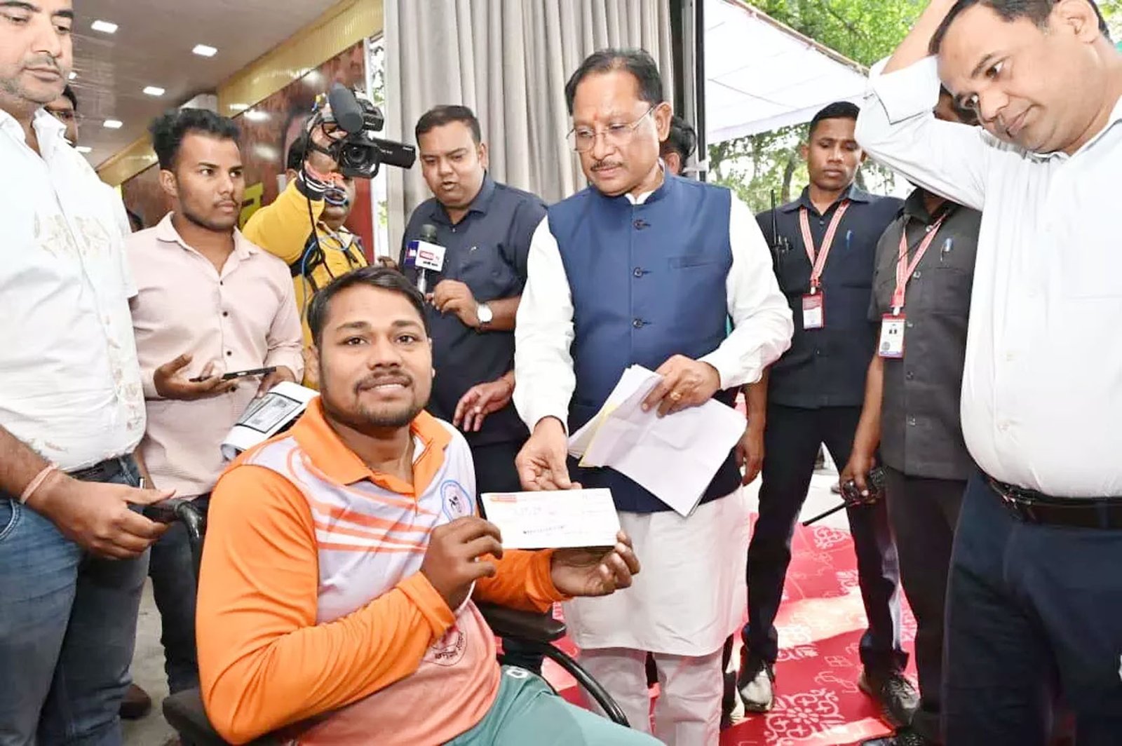 जनदर्शन : दिव्यांग रग्बी खिलाड़ी की मदद के लिए मुख्यमंत्री विष्णुदेव साय आगे आए