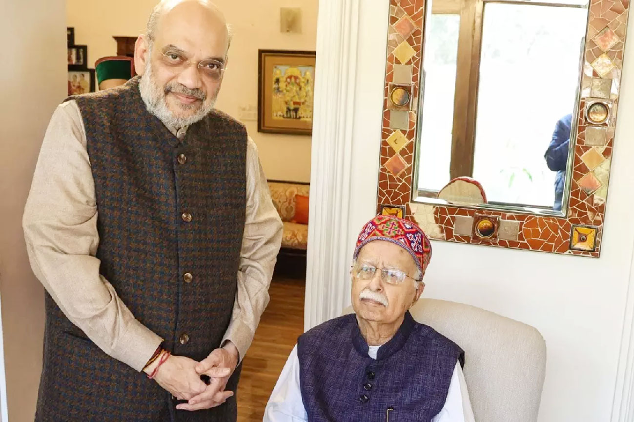 केंद्रीय गृह मंत्री अमित शाह ने लालकृष्ण आडवाणी को दी जन्मदिन की बधाई