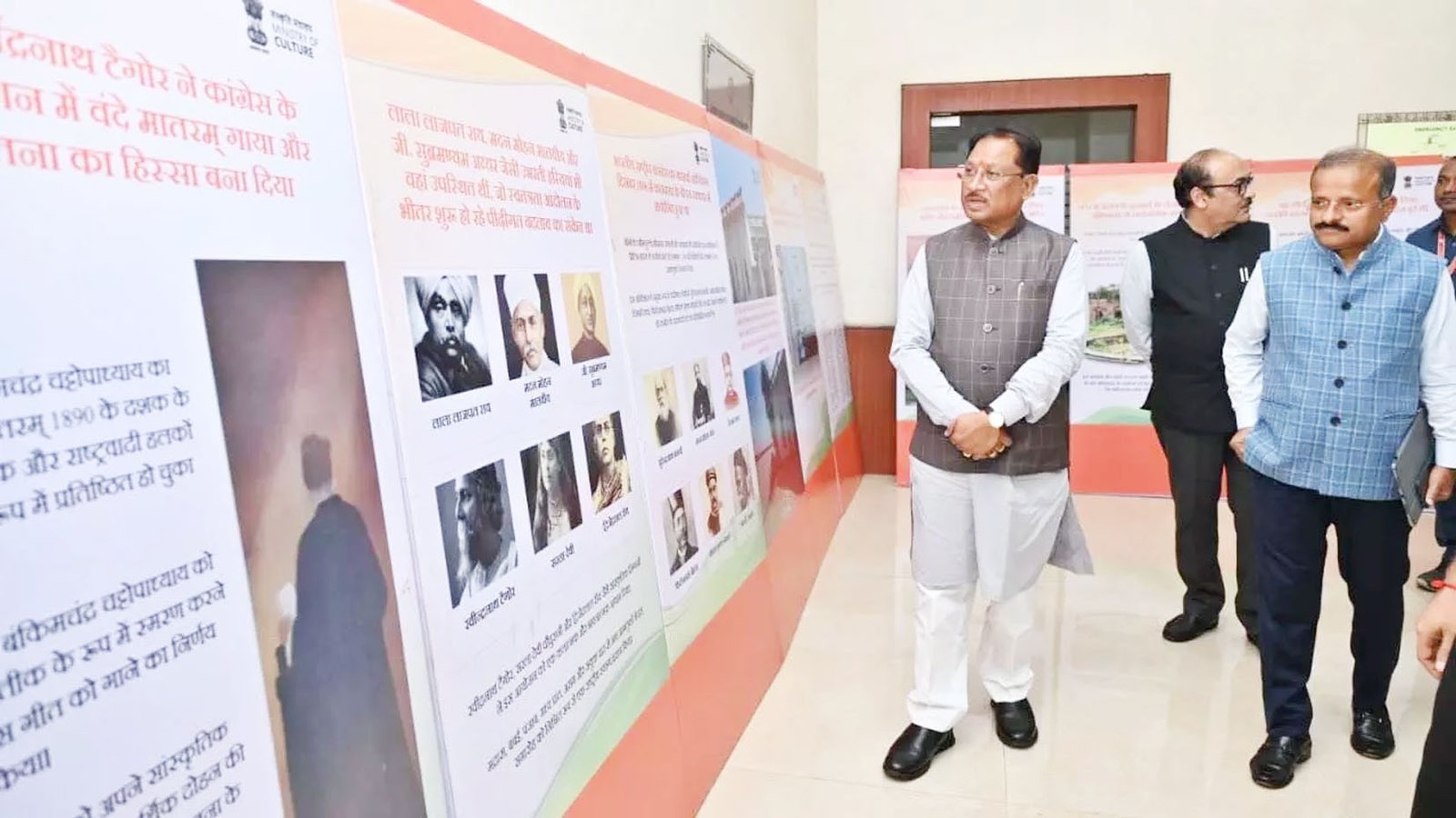 CM विष्णुदेव साय ने मंत्रालय में वंदे मातरम् गीत पर आधारित प्रदर्शनी का किया अवलोकन