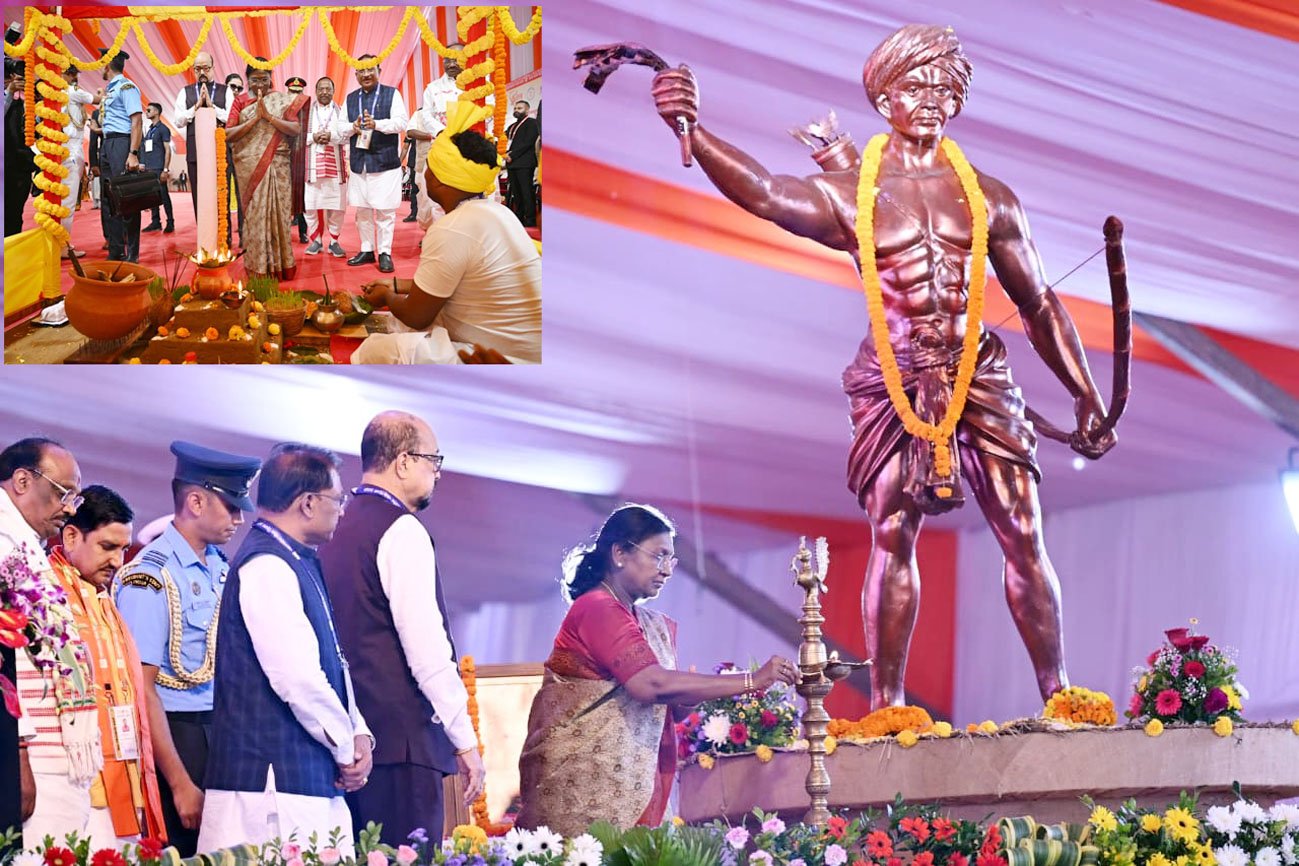राष्ट्रपति ने अंबिकापुर, छत्तीसगढ़ में 'जनजातीय गौरव दिवस' समारोह में गरिमामयी उपस्थिति दर्ज कराई